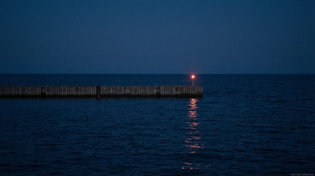 How does The Great Gatsby relate to the American Dream? A close-reading guide