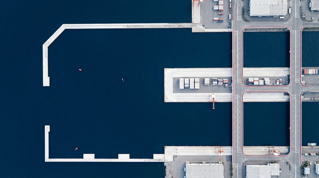 What are major problems in the USA? A source-anchored survey